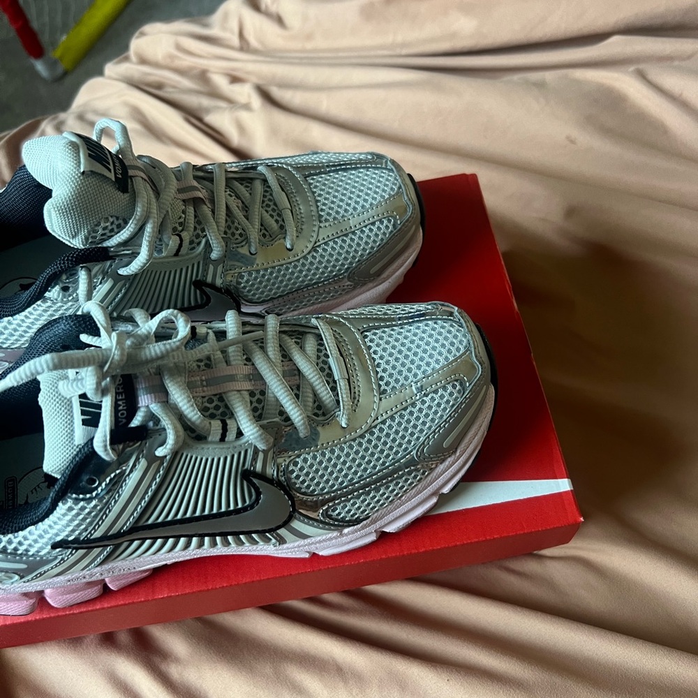 Pink Nike Vomero 5
